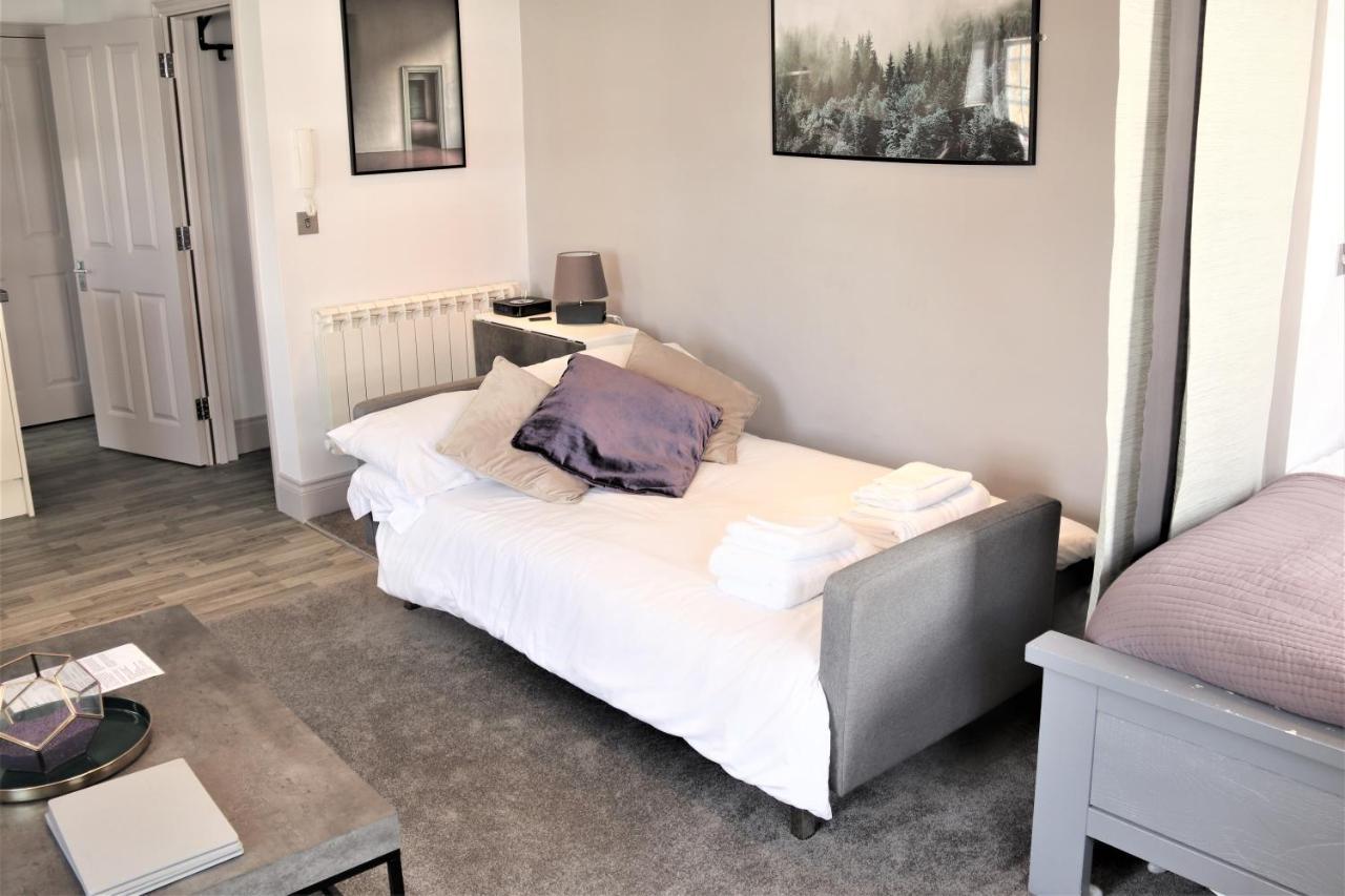 Hampton Court - The Kings Rest Appartement Molesey Buitenkant foto