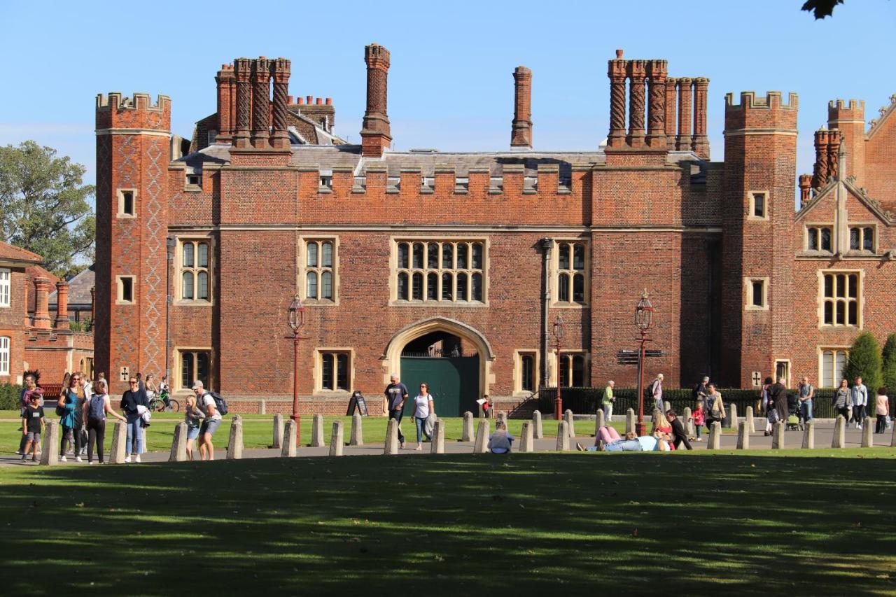 Hampton Court - The Kings Rest Appartement Molesey Buitenkant foto