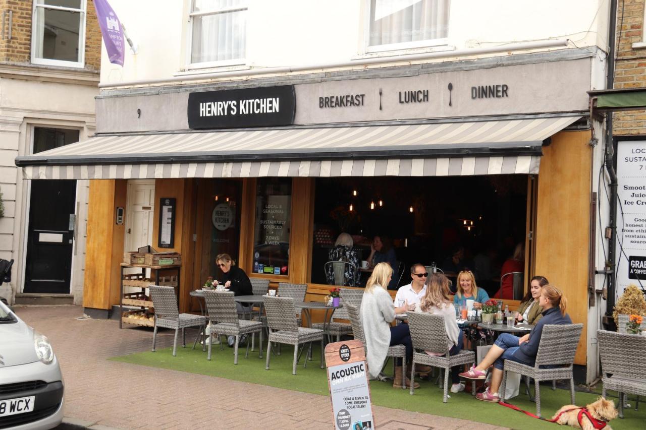 Hampton Court - The Kings Rest Appartement Molesey Buitenkant foto