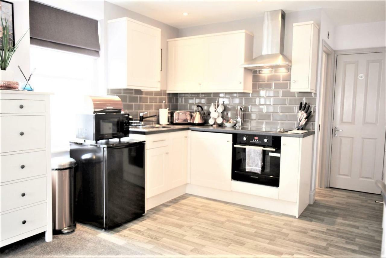 Hampton Court - The Kings Rest Appartement Molesey Buitenkant foto