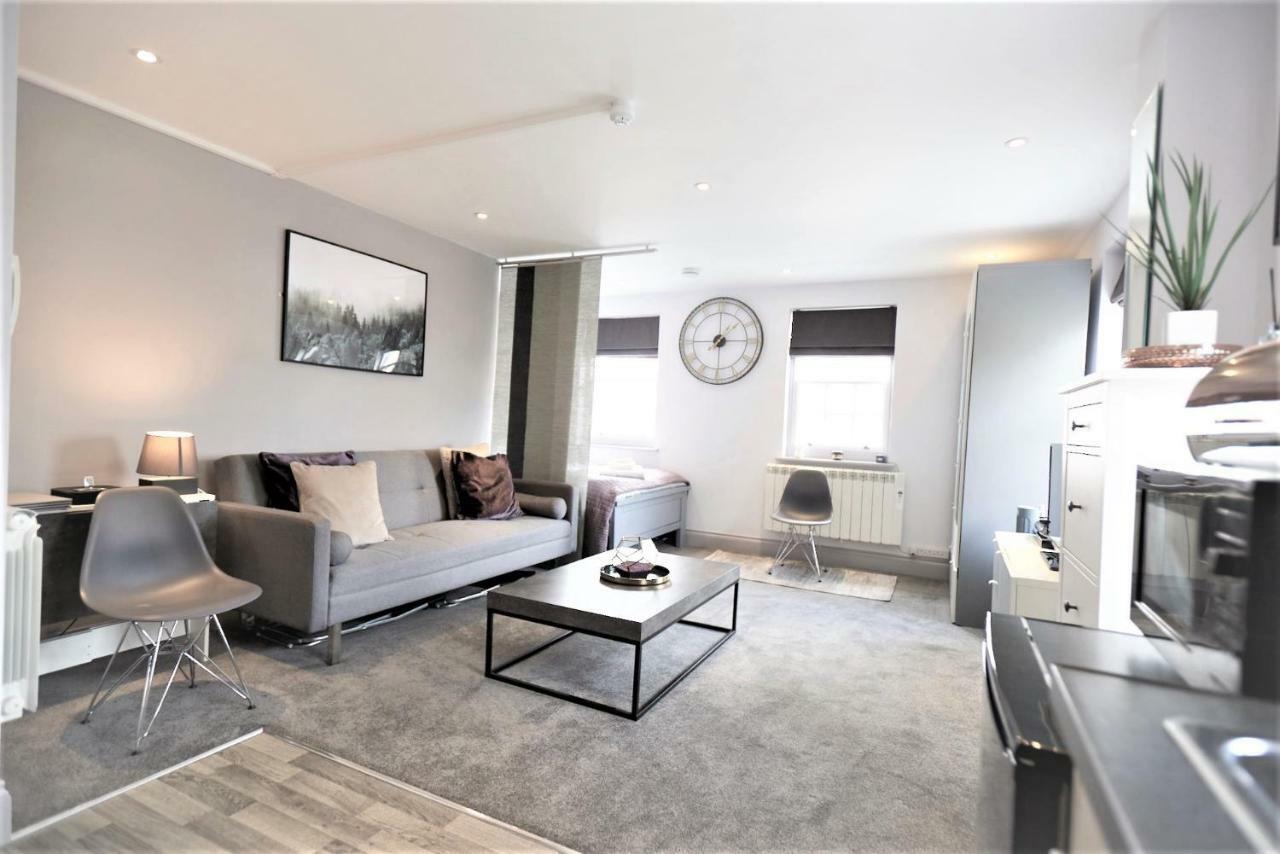 Hampton Court - The Kings Rest Appartement Molesey Buitenkant foto